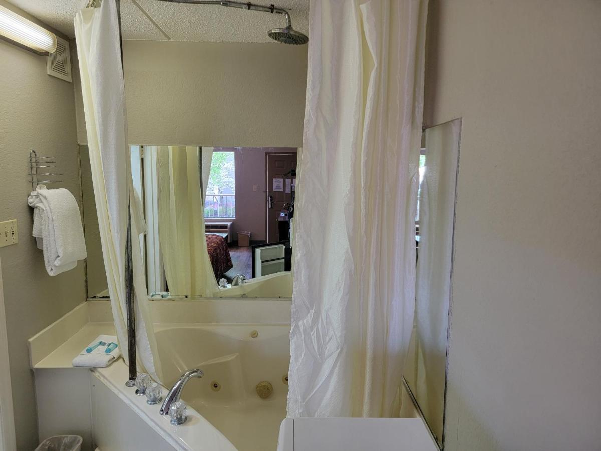 Studio 9 Inn & Suites เดคาทัวร์ ภายนอก รูปภาพ