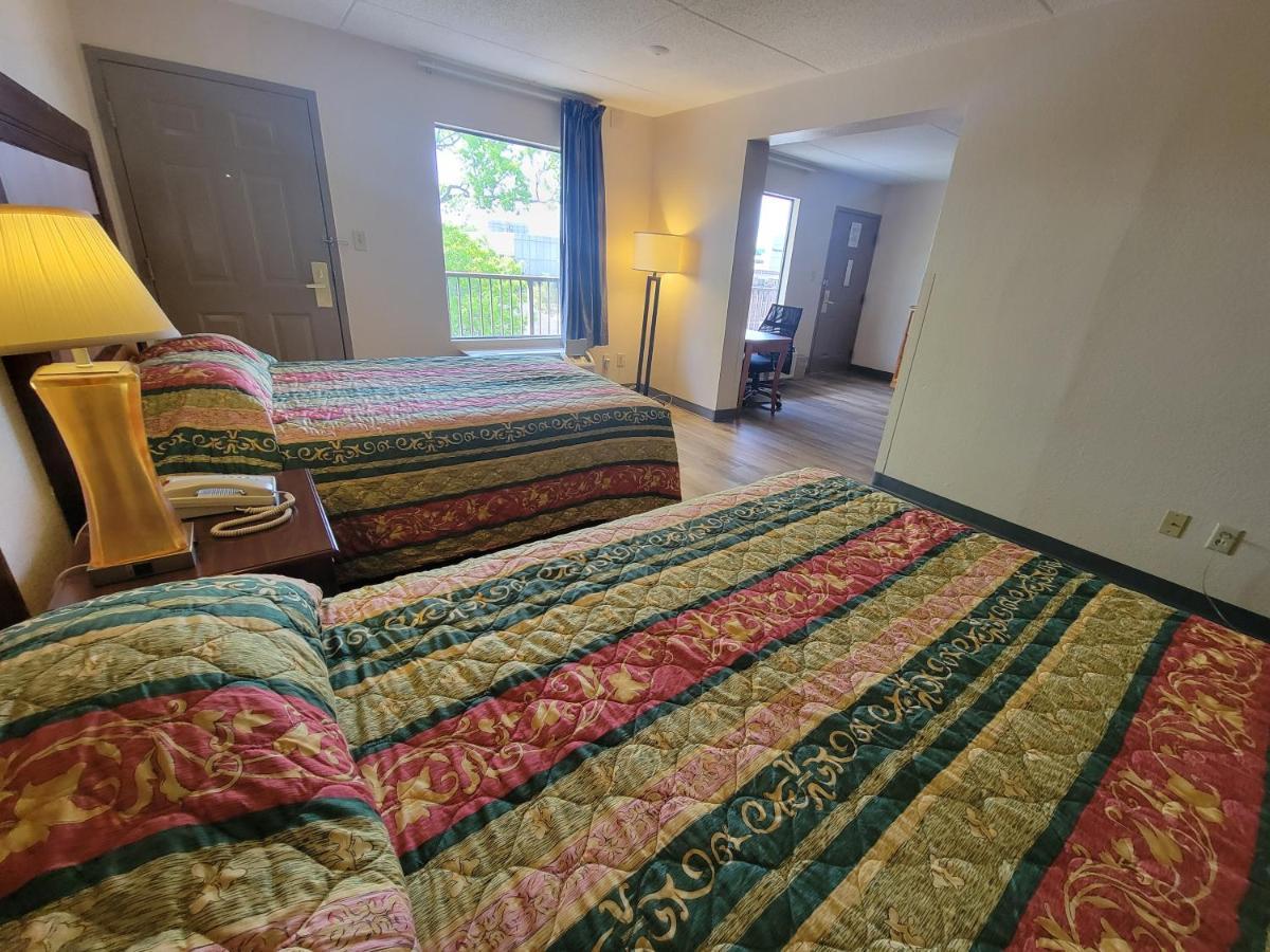 Studio 9 Inn & Suites เดคาทัวร์ ภายนอก รูปภาพ